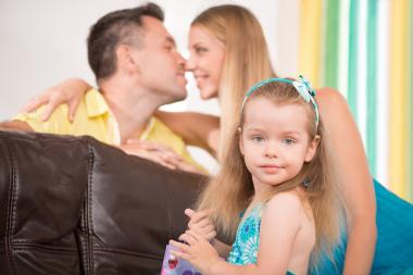ребёнок ревнует родителя