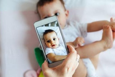 Зачем родители постят в сетях так много детских фотографий
