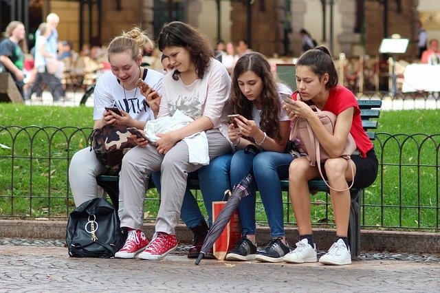 teen smartphone